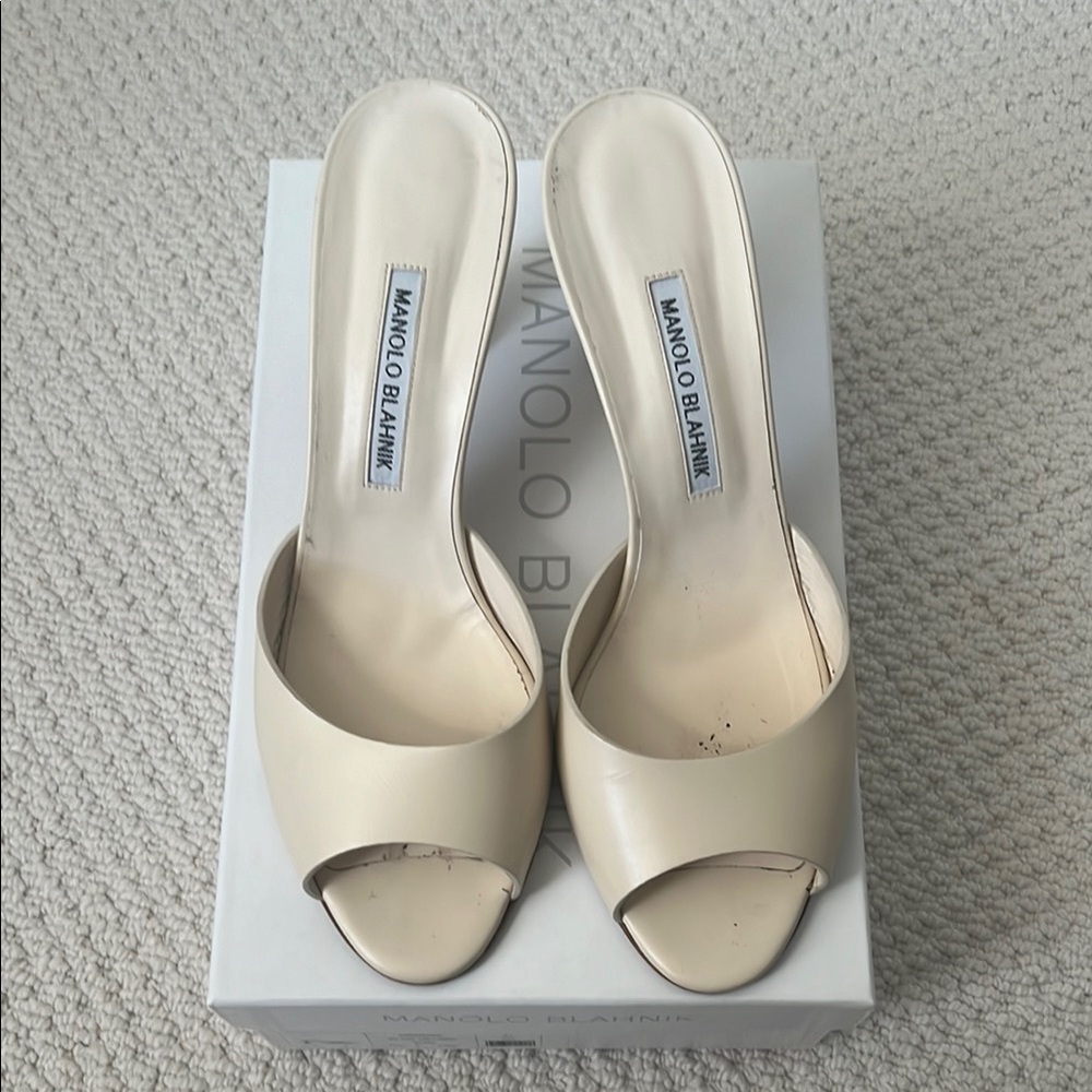 Manolo Blahnik Cream Heels with Elegant Design